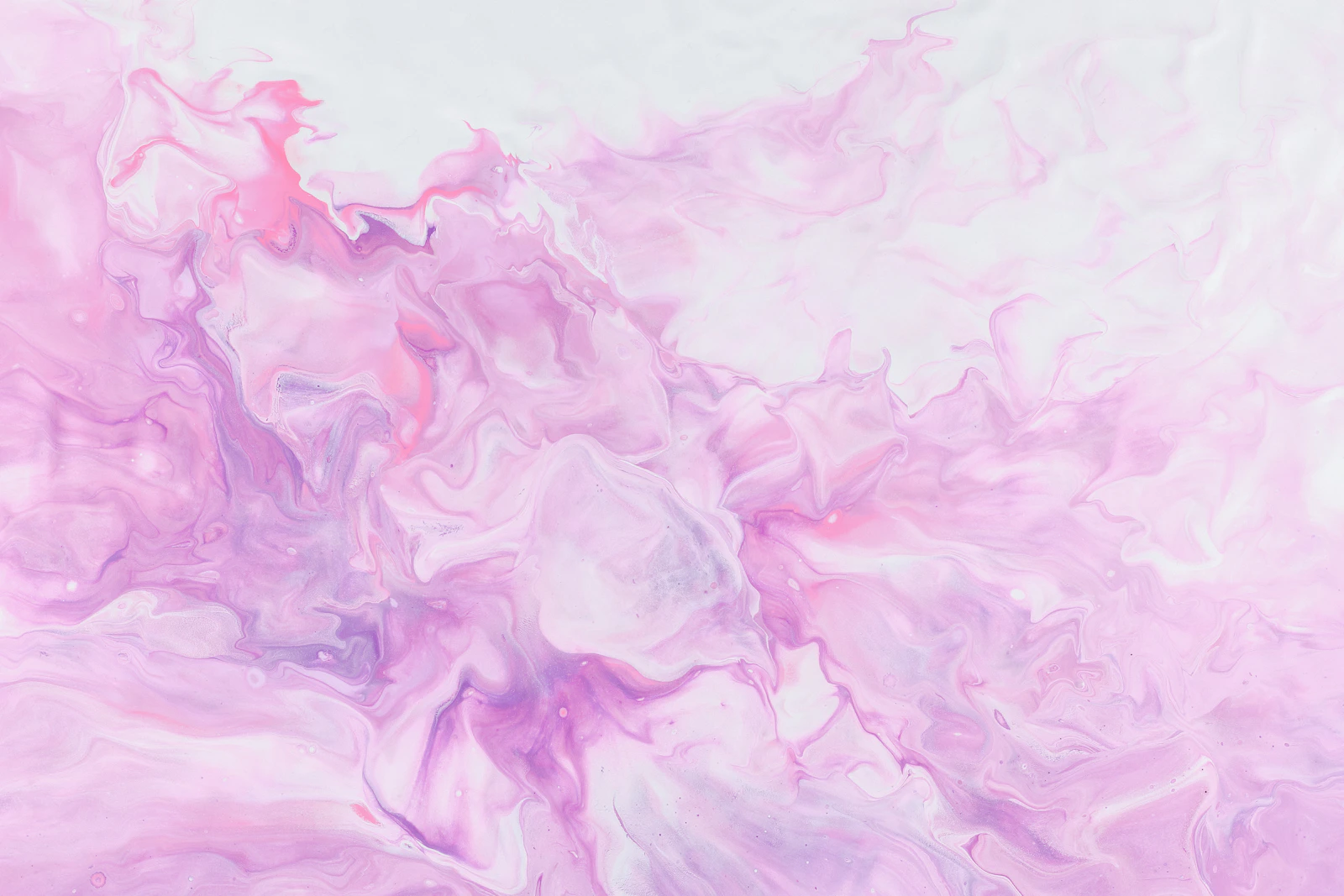 Peinture liquide abstraite rose et violette, texture cinématique