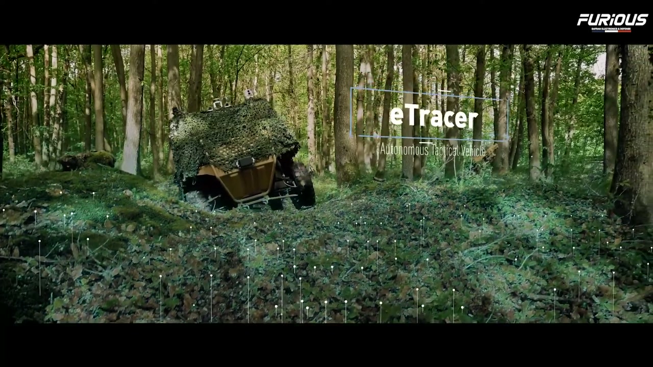 Robot eTracer en forêt avec annotations graphiques